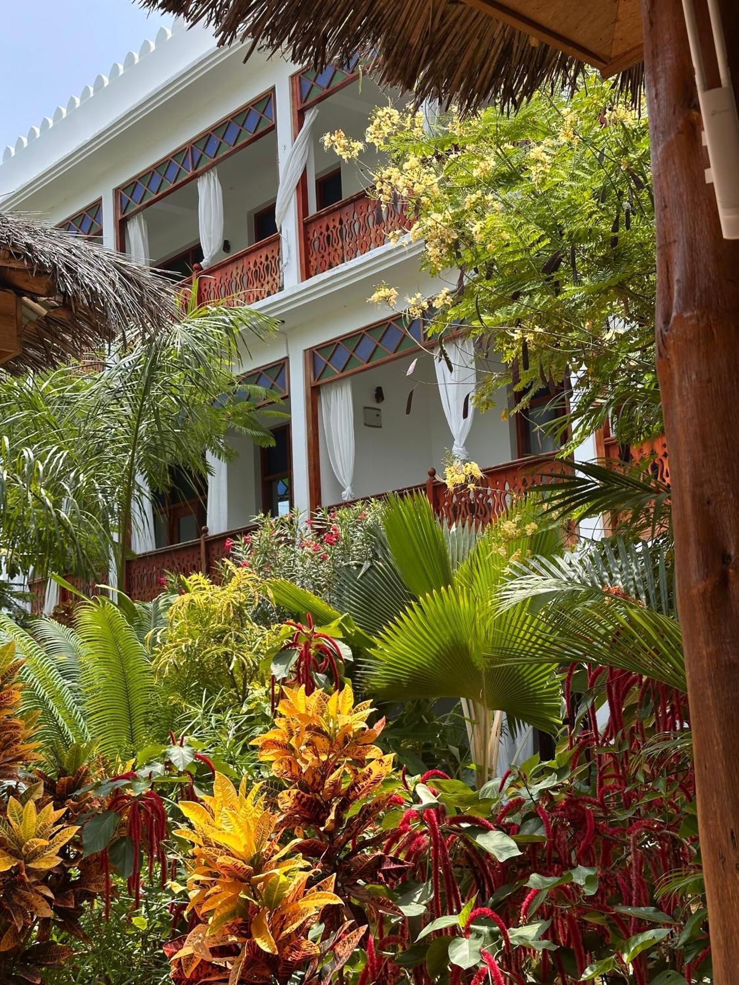 Tasneem Islamic Luxury Suites Jambiani  Exterior foto