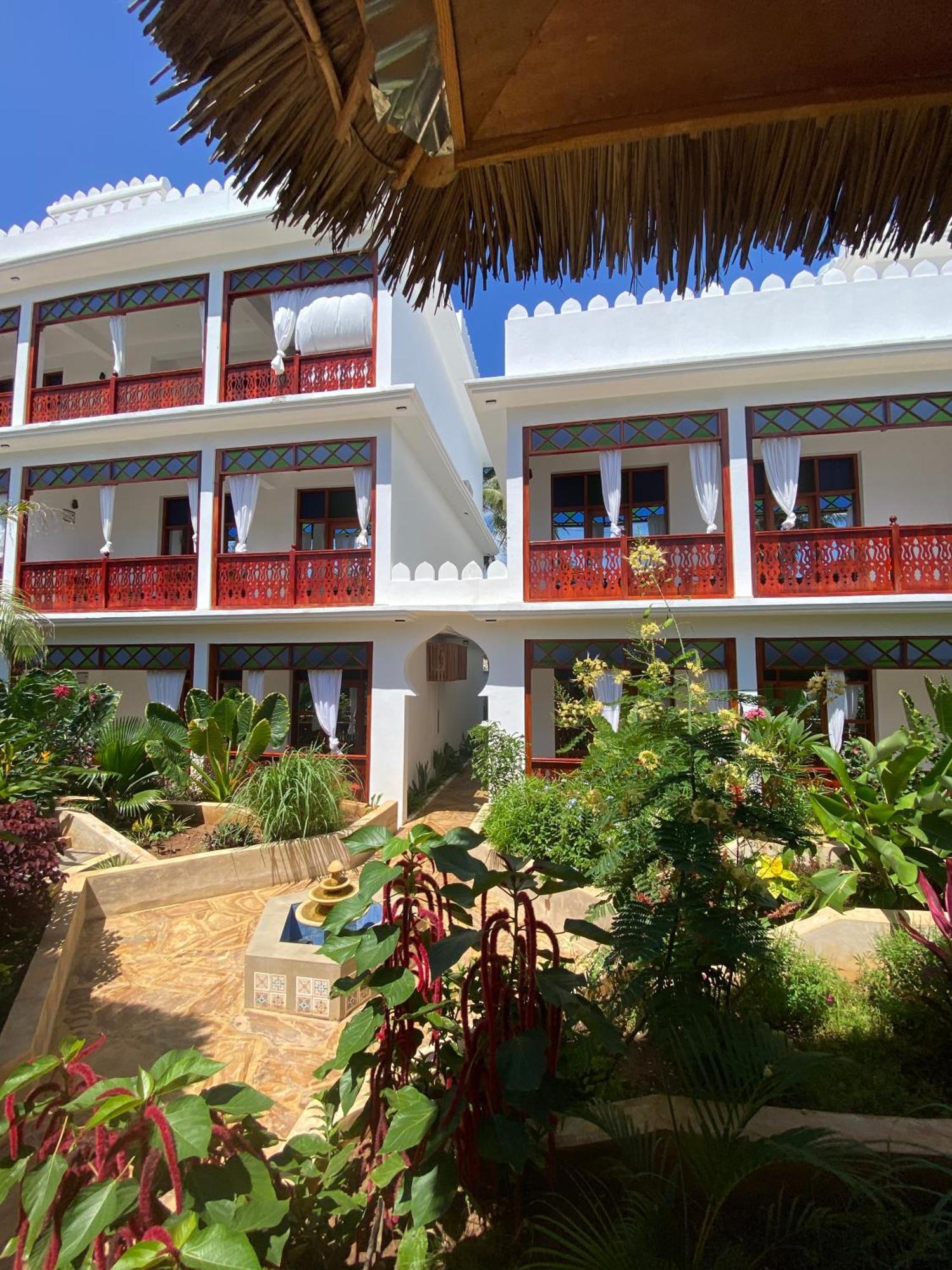 Tasneem Islamic Luxury Suites Jambiani  Exterior foto